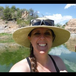 Meet your Posher, Carrie